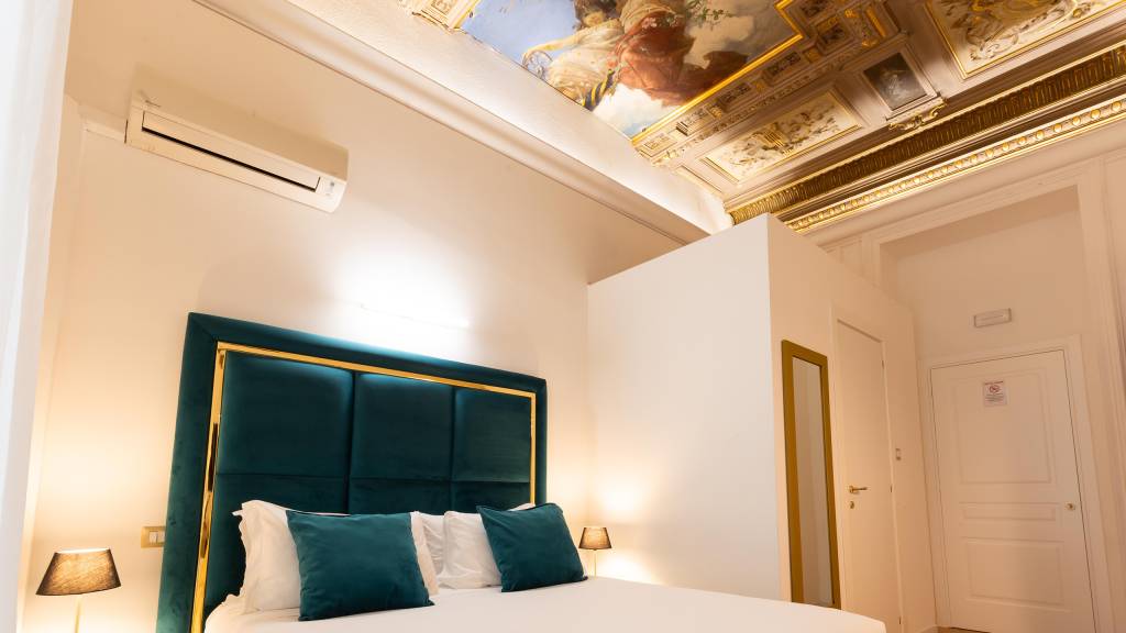 IMG--0748--cavour-luxury-rooms